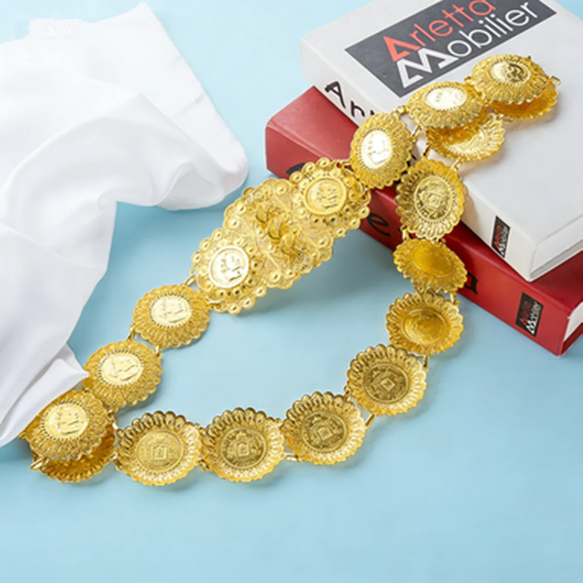 Retro Palace Bride Waist Belt with Hollow Floral Pattern Valentine's Day Gift for Ladies Waist Accessory
Retro Palace Bride Waist Belt with Hollow Floral Pattern Valentine's Day Gift for Ladies Waist Accessory