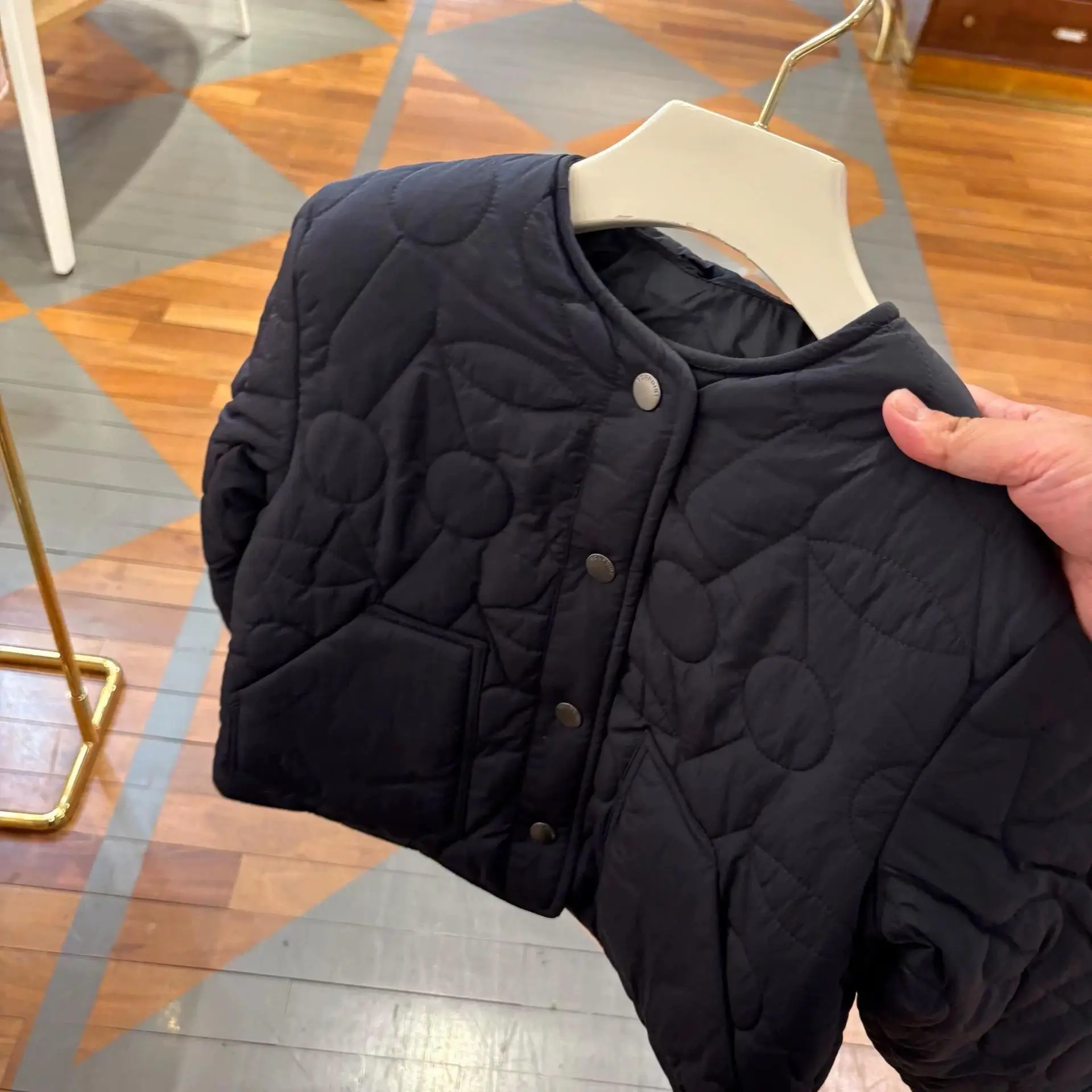 Children's Coat 2025 Winter New Arrival Cherry Fashion Black Thickened Warm Girls' Jacket Cotton Baby Winter Coat Kids' Clothing
Children's Coat 2025 Winter New Arrival Cherry Fashion Black Thickened Warm Girls' Jacket Cotton Baby Winter Coat Kids' Clothing