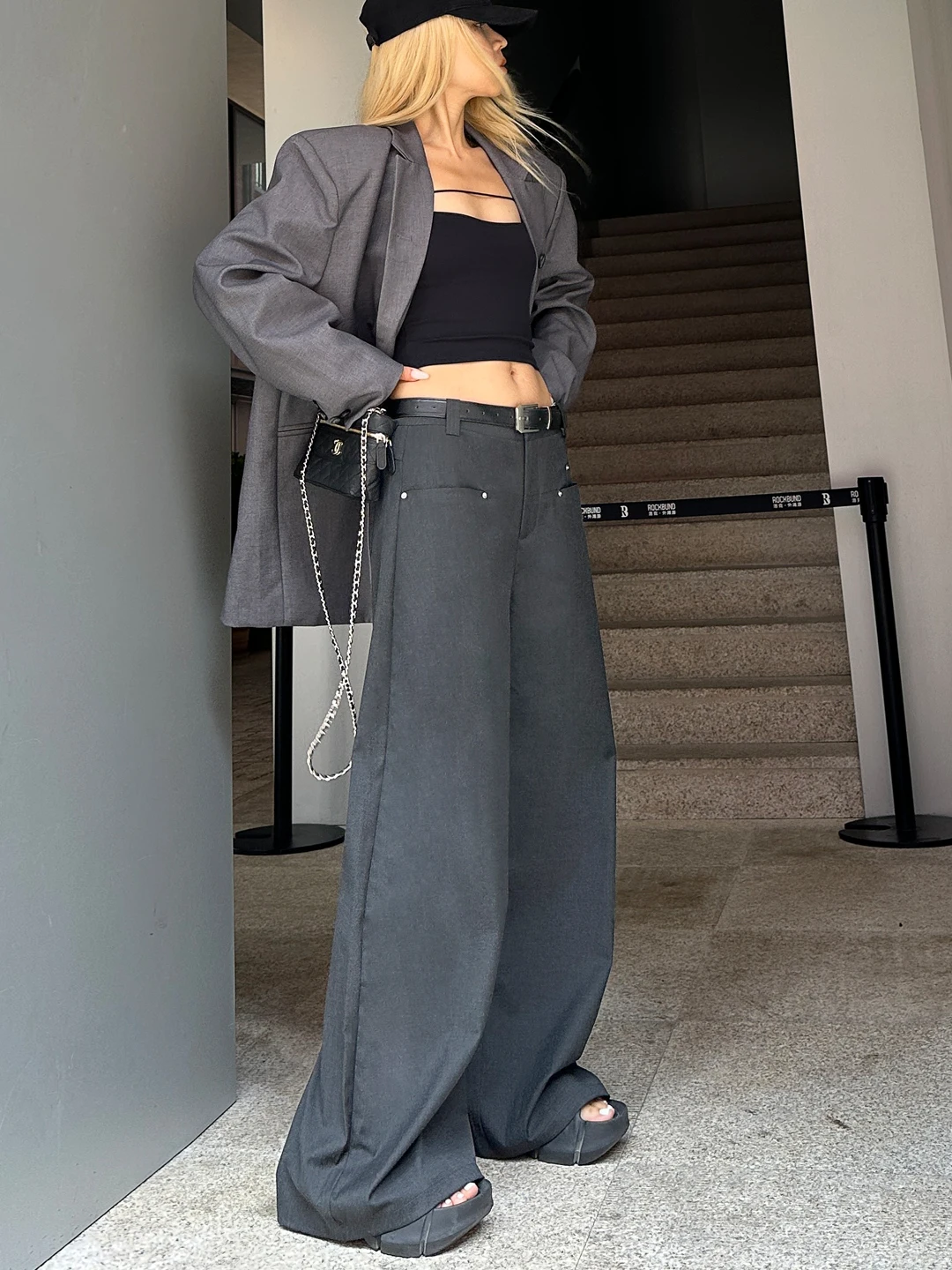 Ay костюмные брюки женские ранняя осень 2025 новые прямые узкие широкие брюки элитные брюки длиной до пола повседневные брюки
Ay костюмные брюки женские ранняя осень 2025 новые прямые узкие широкие брюки элитные брюки длиной до пола повседневные брюки