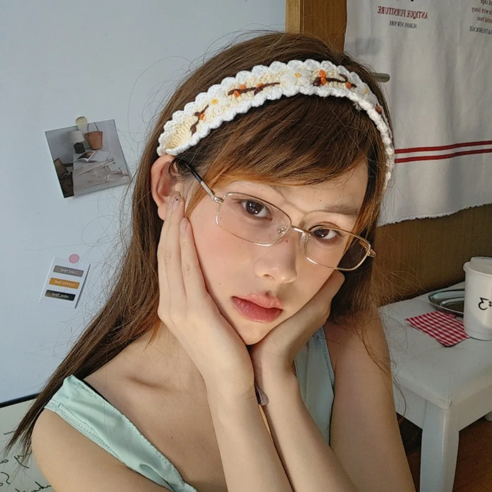 Модная вязаная повязка на голову с цветочной вышивкой, шерстяная пряжа, милая вязанная крючком повязка для волос, тонкая мягкая повязка для волос в пасторальном стиле для девочек