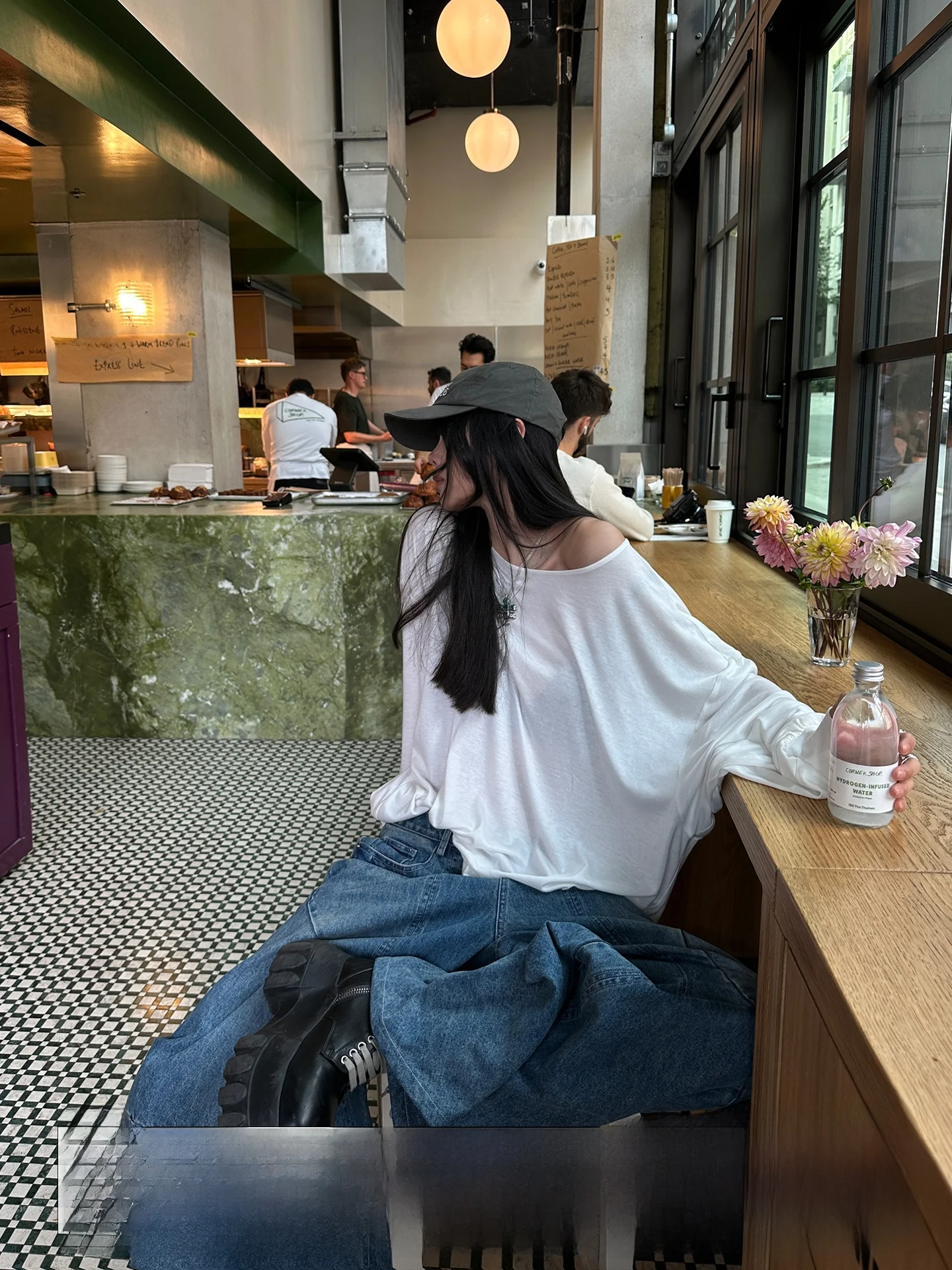 White Knitted Loose Base Layer irt Inner Wear T-irt Casual Sle Warden Basic Rule Faion for Young Women
White Knitted Loose Base Layer irt Inner Wear T-irt Casual Sle Warden Basic Rule Faion for Young Women