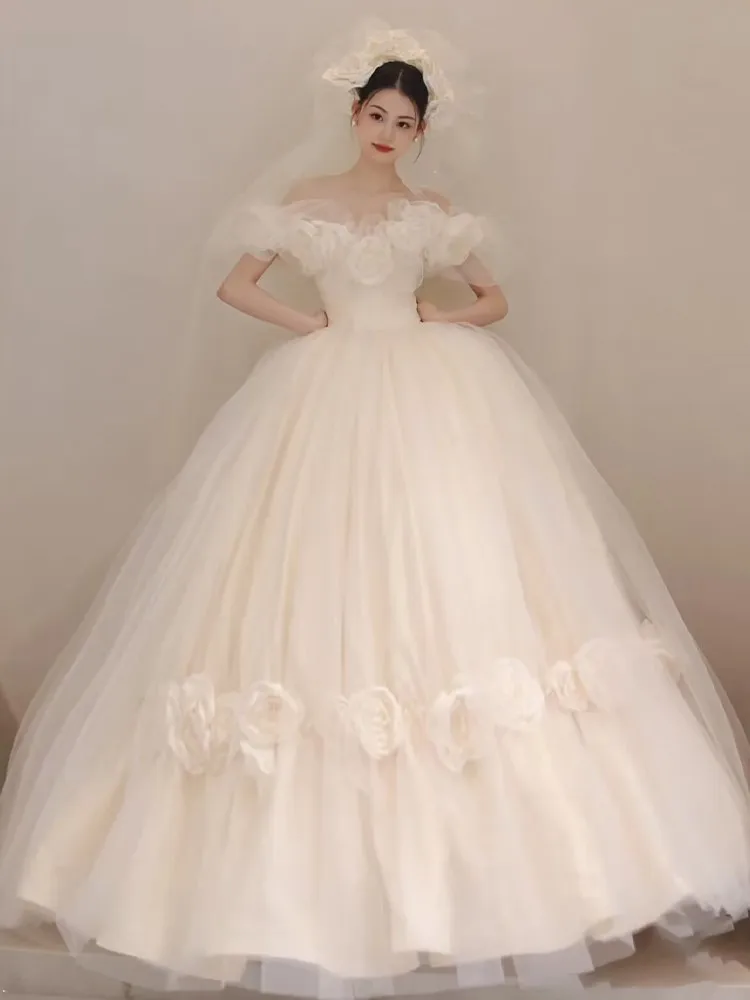 A new light and luxurious one-shoulder main fabric dress with high-quality feel for going out
A new light and luxurious one-shoulder main fabric dress with high-quality feel for going out