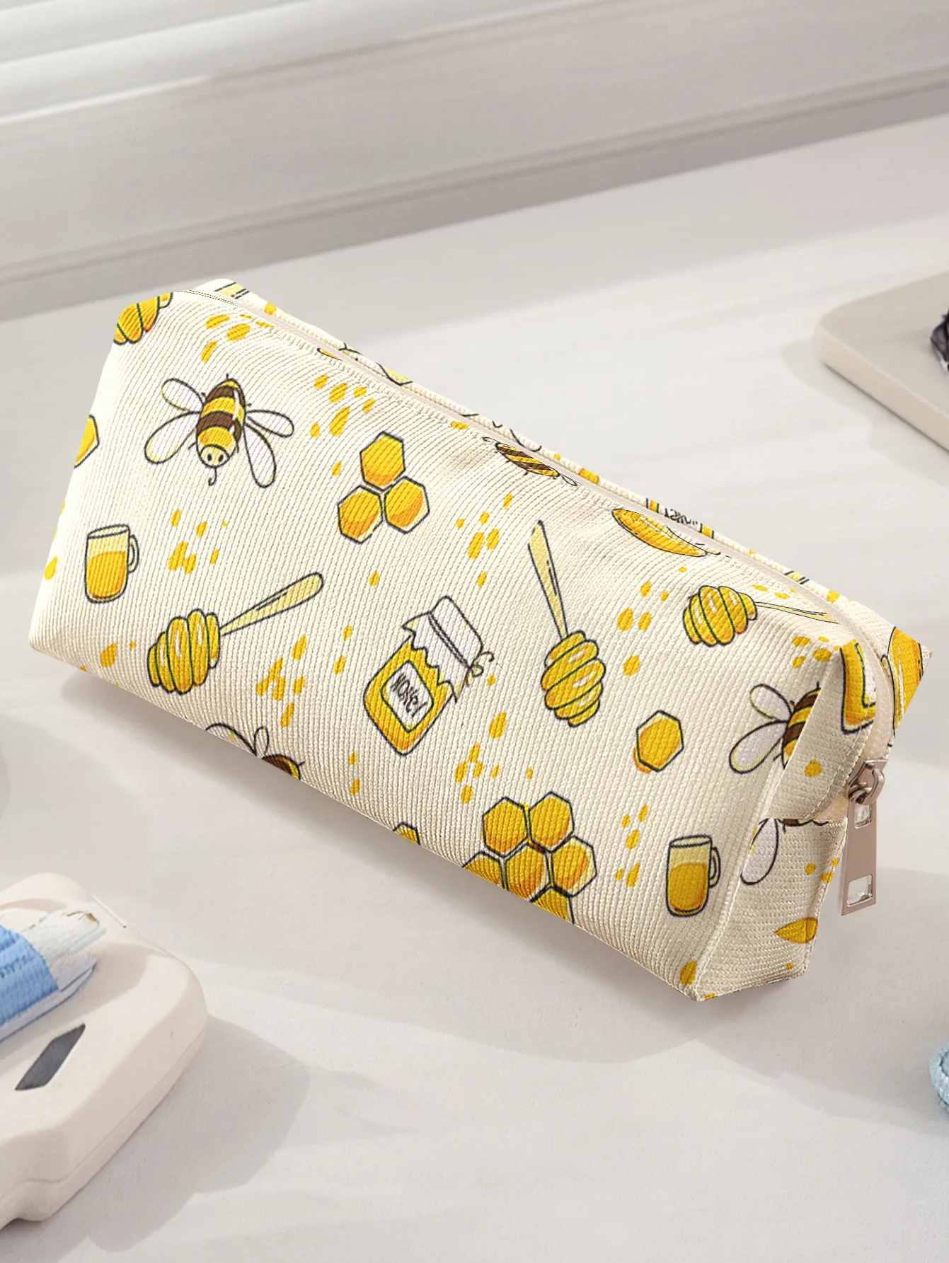 Bee Honeycomb Print Zipper Pencil Bag Cute Student Stationery Pouch Portable Cosmetic Storage Case
Bee Honeycomb Print Zipper Pencil Bag Cute Student Stationery Pouch Portable Cosmetic Storage Case