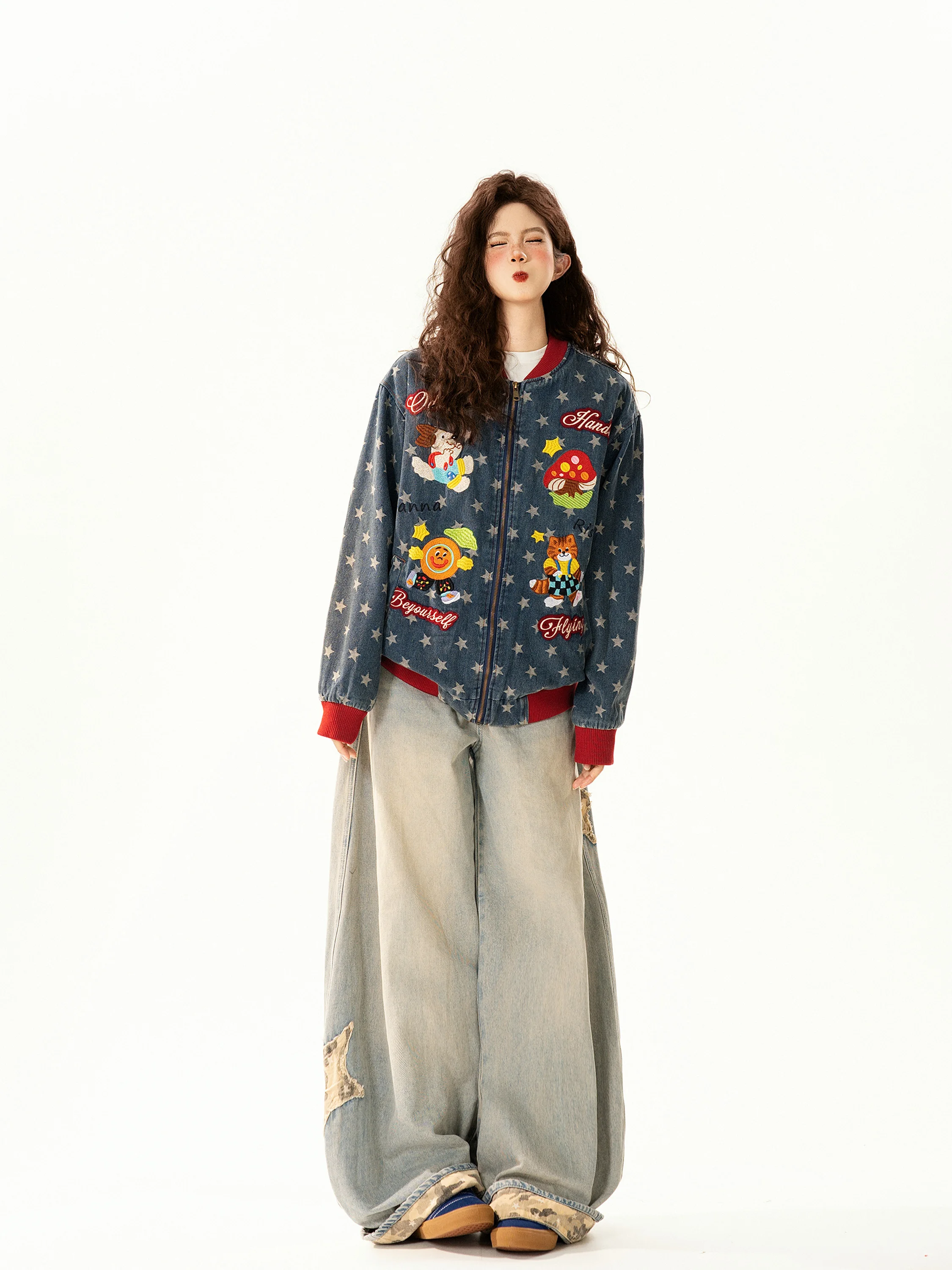 Ретро-куртка из денима с вышивкой в американском мультяшном стиле, женская, повседневная, свободного кроя, универсальная, уличная, на молнии, с длинными рукавами
Ретро-куртка из денима с вышивкой в американском мультяшном стиле, женская, повседневная, свободного кроя, универсальная, уличная, на молнии, с длинными рукавами