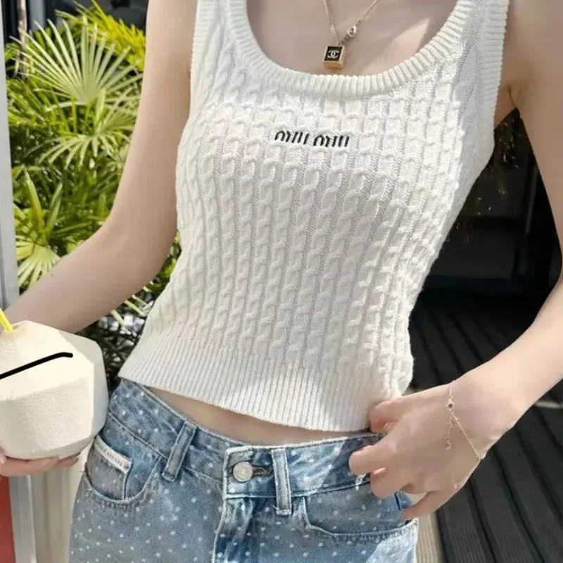 Women Summer Letter Embroidered Slim Appear Thin Solid Color Knitting Camisole Ladies Fashion Office Lady All-match Casual Tops
Women Summer Letter Embroidered Slim Appear Thin Solid Color Knitting Camisole Ladies Fashion Office Lady All-match Casual Tops