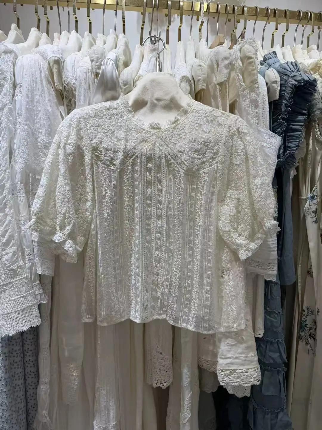 2026 New Women Heavy Embroidery Shirt Puff Sleeve Round Neck Fashion Female Blouse Top
2026 New Women Heavy Embroidery Shirt Puff Sleeve Round Neck Fashion Female Blouse Top