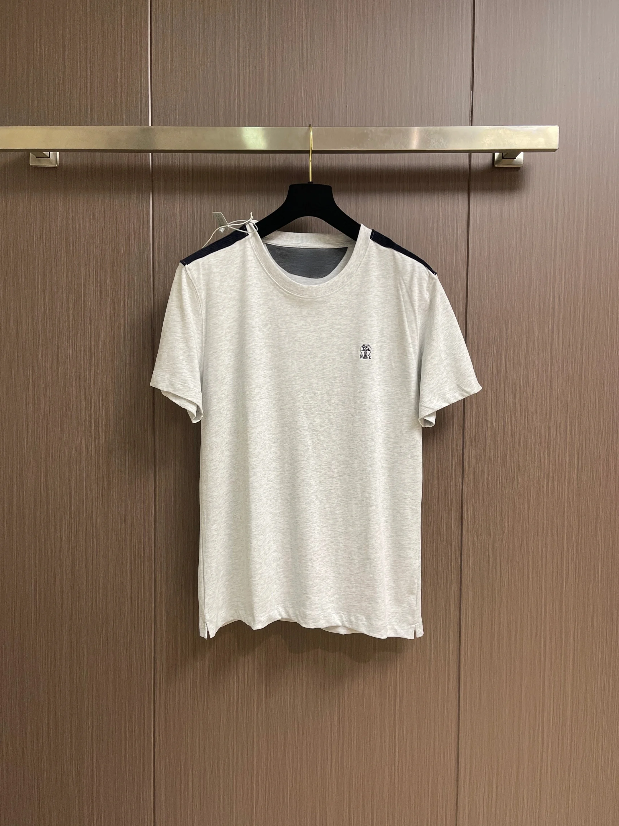 Italian Style Men's Organic Cotton Short Sleeve T-Shirt Embroidered Badge Comfortable Casual round Neck Business Shirt
Italian Style Men's Organic Cotton Short Sleeve T-Shirt Embroidered Badge Comfortable Casual round Neck Business Shirt