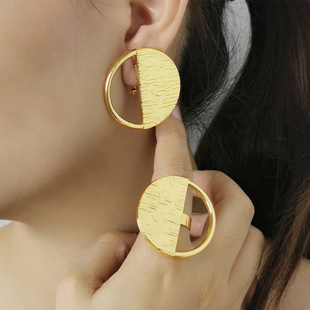 Luxury Dubai Gold Plated Earrings and Ring Jewelry Set Weddings Bridal Gifts Golden Color Hoop Earrings and Finger Ring Set
Luxury Dubai Gold Plated Earrings and Ring Jewelry Set Weddings Bridal Gifts Golden Color Hoop Earrings and Finger Ring Set