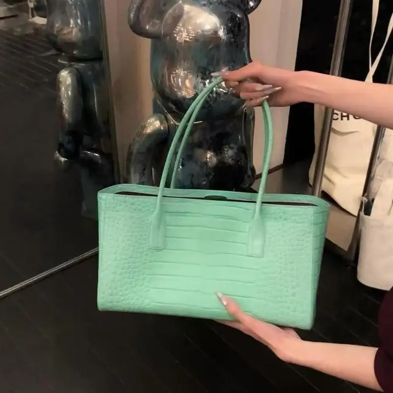 Luxury Crocodile Print Leather Bag, Vintage Green Large Capacity Handbag, Magnetic Buckle Clutch Casual Elegant Commuter Purse
Luxury Crocodile Print Leather Bag, Vintage Green Large Capacity Handbag, Magnetic Buckle Clutch Casual Elegant Commuter Purse