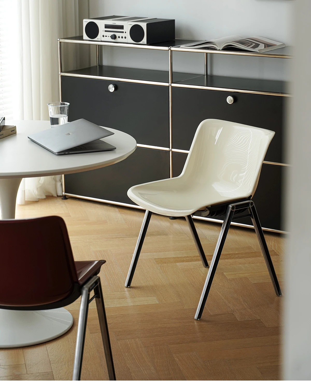 New Creative Design Chair Multi Purpose High Quality Stackable Plastic Chair
New Creative Design Chair Multi Purpose High Quality Stackable Plastic Chair