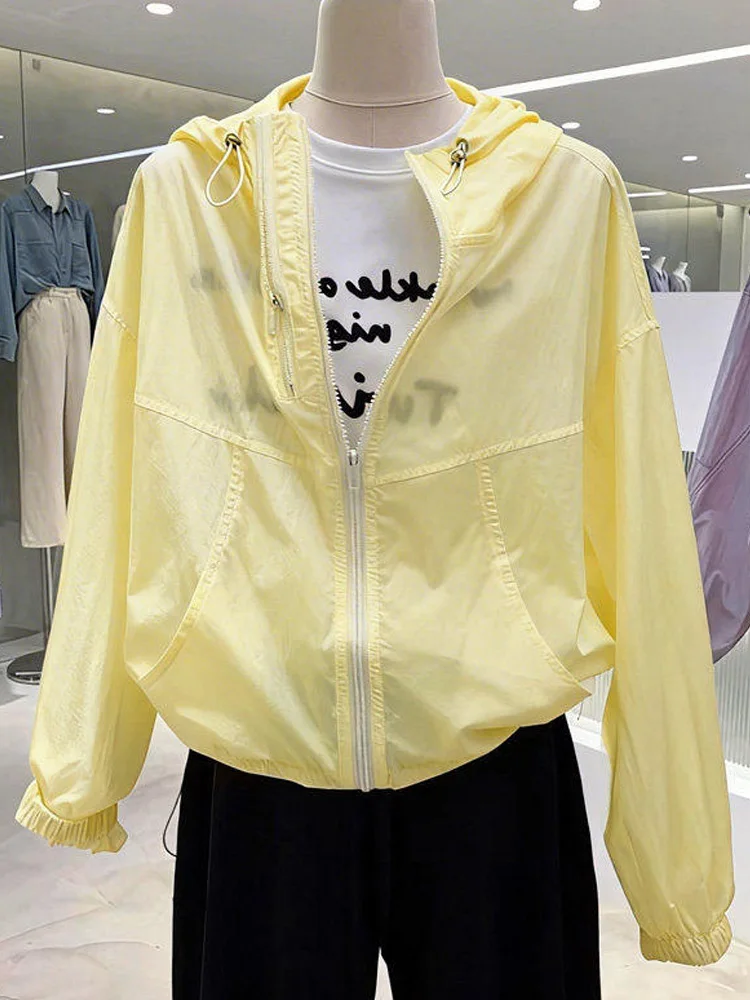 Spring Summer Women's Lightweight Breathable UV Protection Jacket Hooded Casual Sporty Windbreaker Top Fashionable Loose Fit
Spring Summer Women's Lightweight Breathable UV Protection Jacket Hooded Casual Sporty Windbreaker Top Fashionable Loose Fit