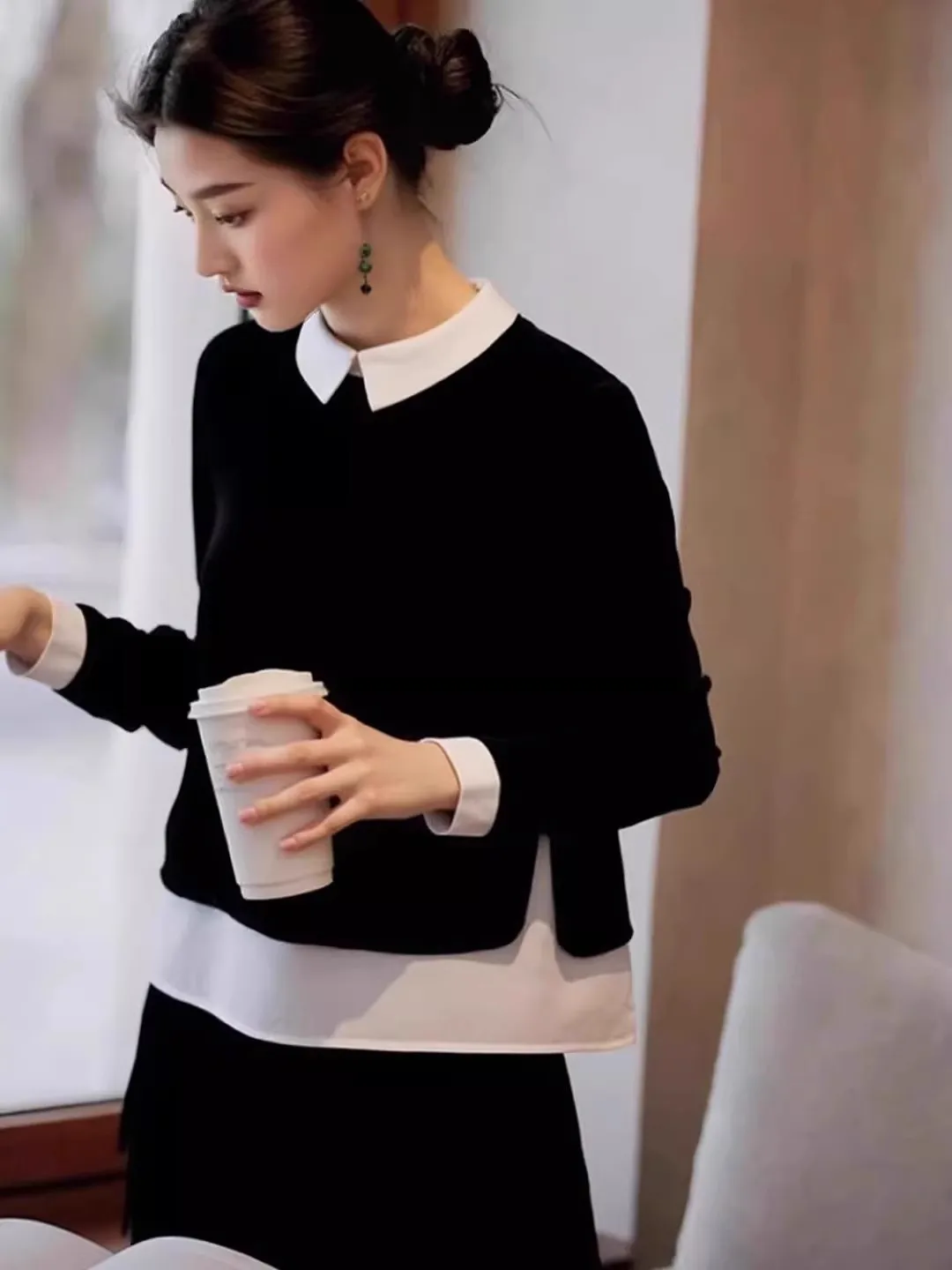 Женский осенне-зимний топ из вельвета с цветными блоками и пэчворком, повседневный, модный, в европейском стиле, от известного бренда
Женский осенне-зимний топ из вельвета с цветными блоками и пэчворком, повседневный, модный, в европейском стиле, от известного бренда