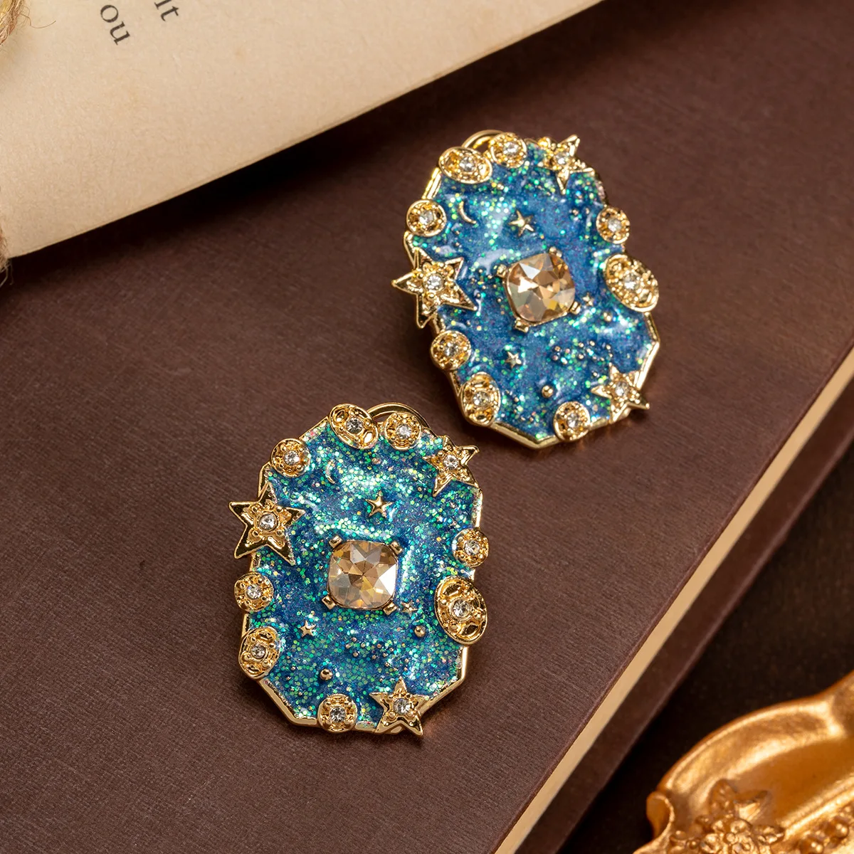 vintage Sparkling enamel marine stud earrings personalized earrings star-studded diamond earrings
vintage Sparkling enamel marine stud earrings personalized earrings star-studded diamond earrings