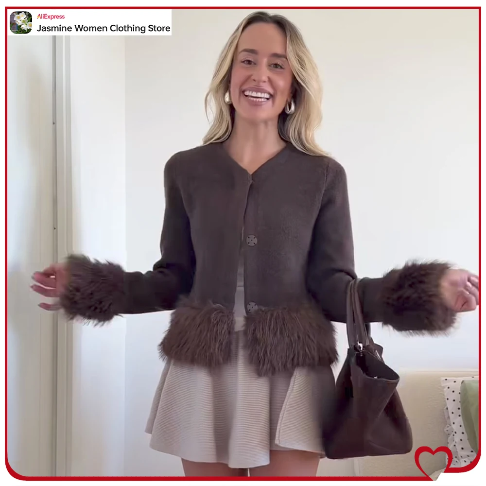 Stylish Brown Faux Fur Trim Knit Cardigan for Women Elegant Chic V-neck Long-sleeves Women Cardigans with Concealed Snap Buttons
Stylish Brown Faux Fur Trim Knit Cardigan for Women Elegant Chic V-neck Long-sleeves Women Cardigans with Concealed Snap Buttons