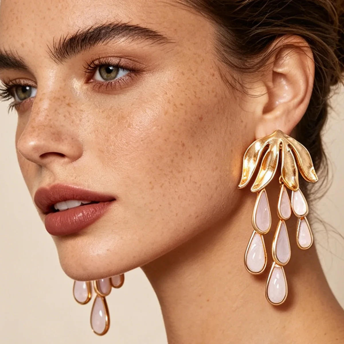 2026 Personality Metal Leaf Pink Teardrop Tassel Drop Earrings for Women Vintage Elegant Wedding Party Statement Jewelry Gifts
2026 Personality Metal Leaf Pink Teardrop Tassel Drop Earrings for Women Vintage Elegant Wedding Party Statement Jewelry Gifts