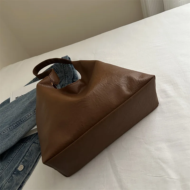 Vintage large-capacity bag, women's casual shoulder underarm bag, relaxed commuter tote bag
Vintage large-capacity bag, women's casual shoulder underarm bag, relaxed commuter tote bag