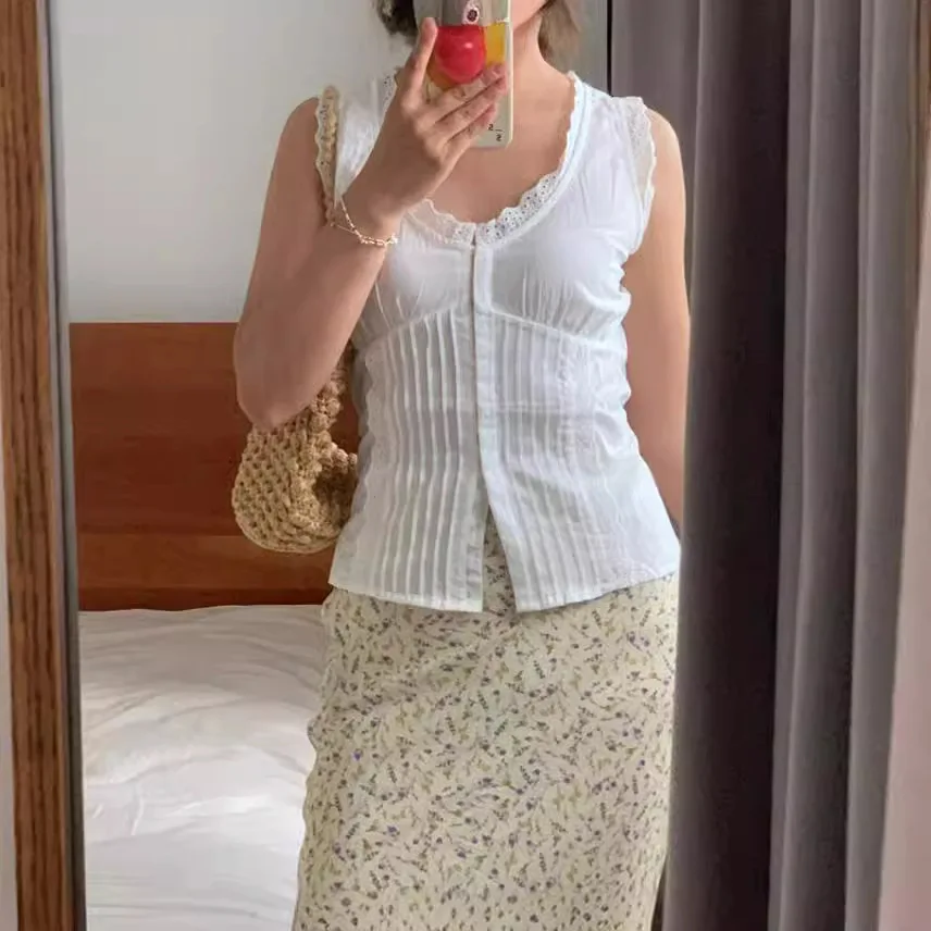 2024 Spring and Summer Lace Embroidered U-neck Slim Fit White Vest Women Tops
2024 Spring and Summer Lace Embroidered U-neck Slim Fit White Vest Women Tops