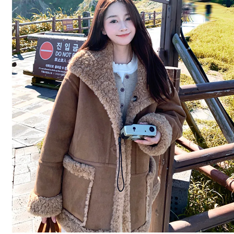 Two sided Fur one-piece Coffee lamb fur Coat For women Winter New Thick Cotton Stand collar Coats Lady Warm loose Short Jacket
Two sided Fur one-piece Coffee lamb fur Coat For women Winter New Thick Cotton Stand collar Coats Lady Warm loose Short Jacket
