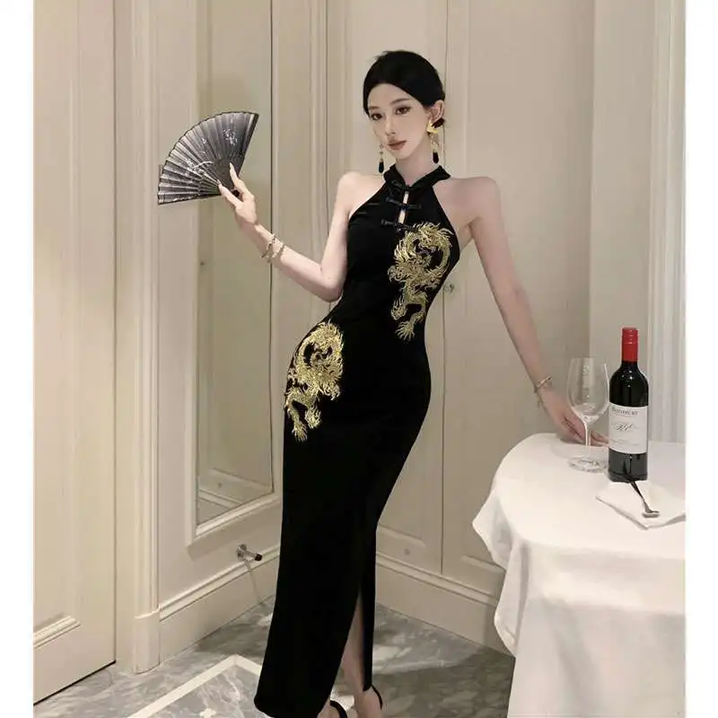 150 кг плюс размер ретро китайский Cheongsam воротник-стойка с разрезом по бокам длинное Ципао бархатное облегающее платье без рукавов с бретелькой на шее 
150 кг плюс размер ретро китайский Cheongsam воротник-стойка с разрезом по бокам длинное Ципао бархатное облегающее платье без рукавов с бретелькой на шее