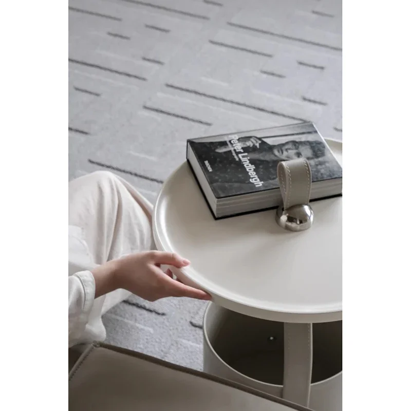 Creative art handmade saddle leather sofa edge table, light luxury hand carry coffee table
Creative art handmade saddle leather sofa edge table, light luxury hand carry coffee table