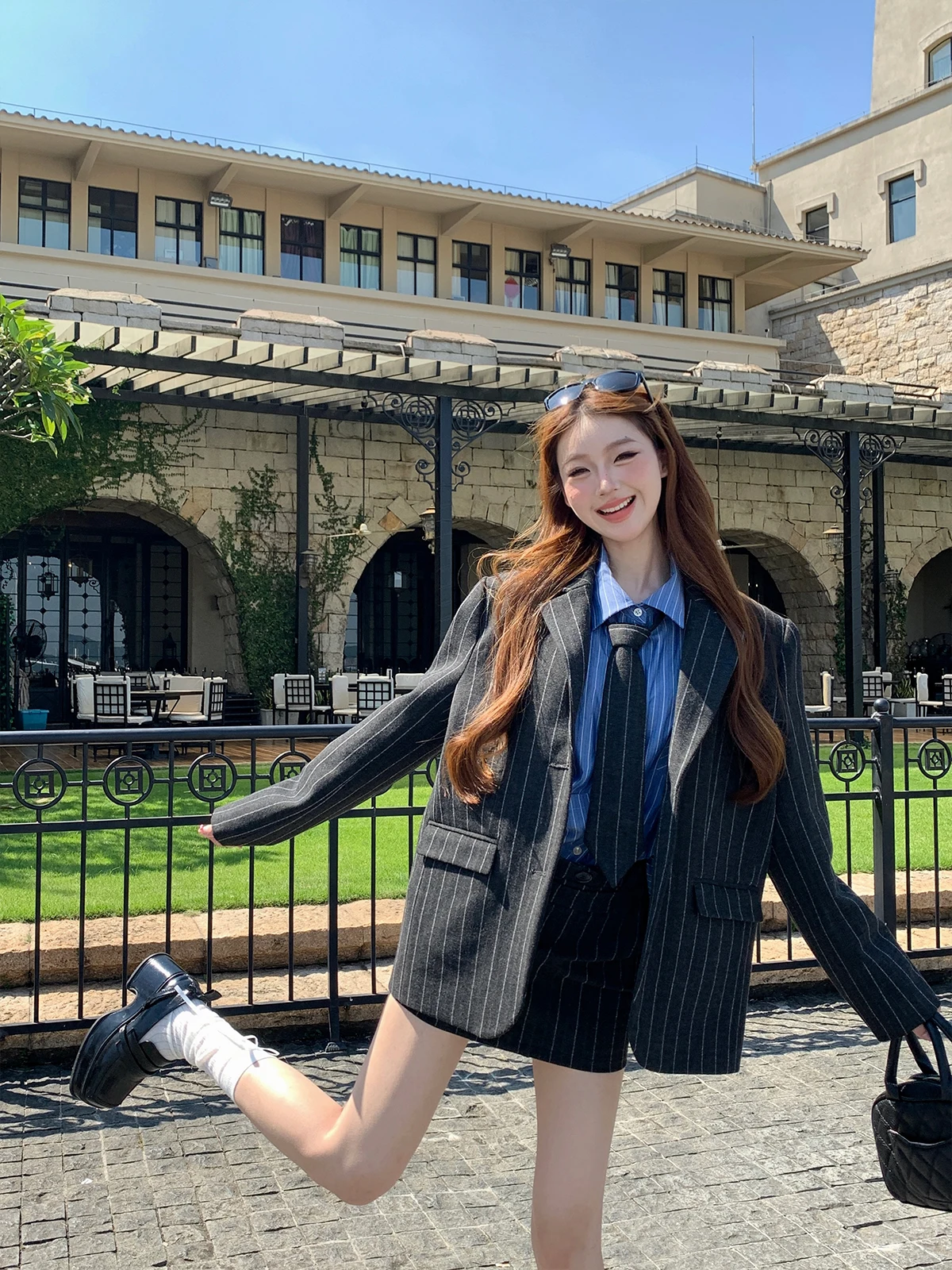 FHEER женский свободный шерстяной костюм в полоску в полоску, пальто на одной пуговице, винтажное длинное пальто из нейлона и полиэстера
FHEER женский свободный шерстяной костюм в полоску в полоску, пальто на одной пуговице, винтажное длинное пальто из нейлона и полиэстера