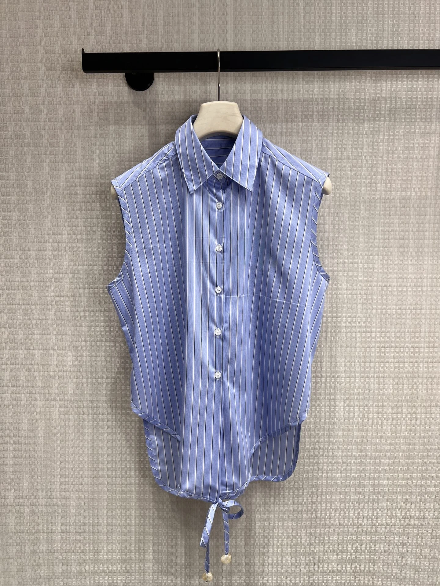 Women's Blue White Striped Sleeveless Shirt Embroidered Tie Collar Commute Casual Versatile Cotton Slimming Summer Fashion
Women's Blue White Striped Sleeveless Shirt Embroidered Tie Collar Commute Casual Versatile Cotton Slimming Summer Fashion