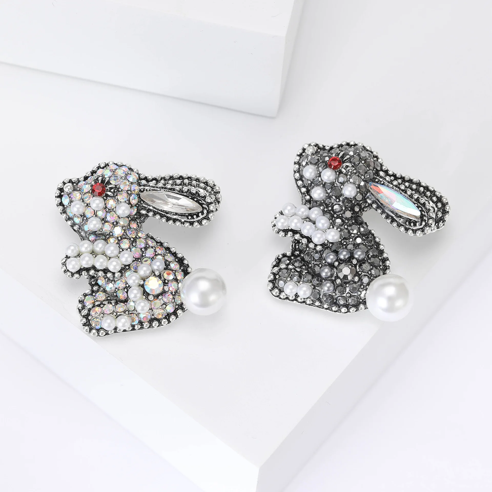 Cute Rhinestone Rabbit Brooch For Both Men And Women, Fashionable Party And Gathering Corsages, Sweaters, Pins And Accessories
Cute Rhinestone Rabbit Brooch For Both Men And Women, Fashionable Party And Gathering Corsages, Sweaters, Pins And Accessories