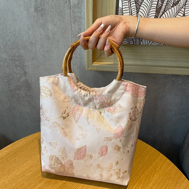 2025 new chinese improved retro daily style clutch jacquard embroidered handbag women's retro cheongsam hanfu accessory bag
2025 new chinese improved retro daily style clutch jacquard embroidered handbag women's retro cheongsam hanfu accessory bag