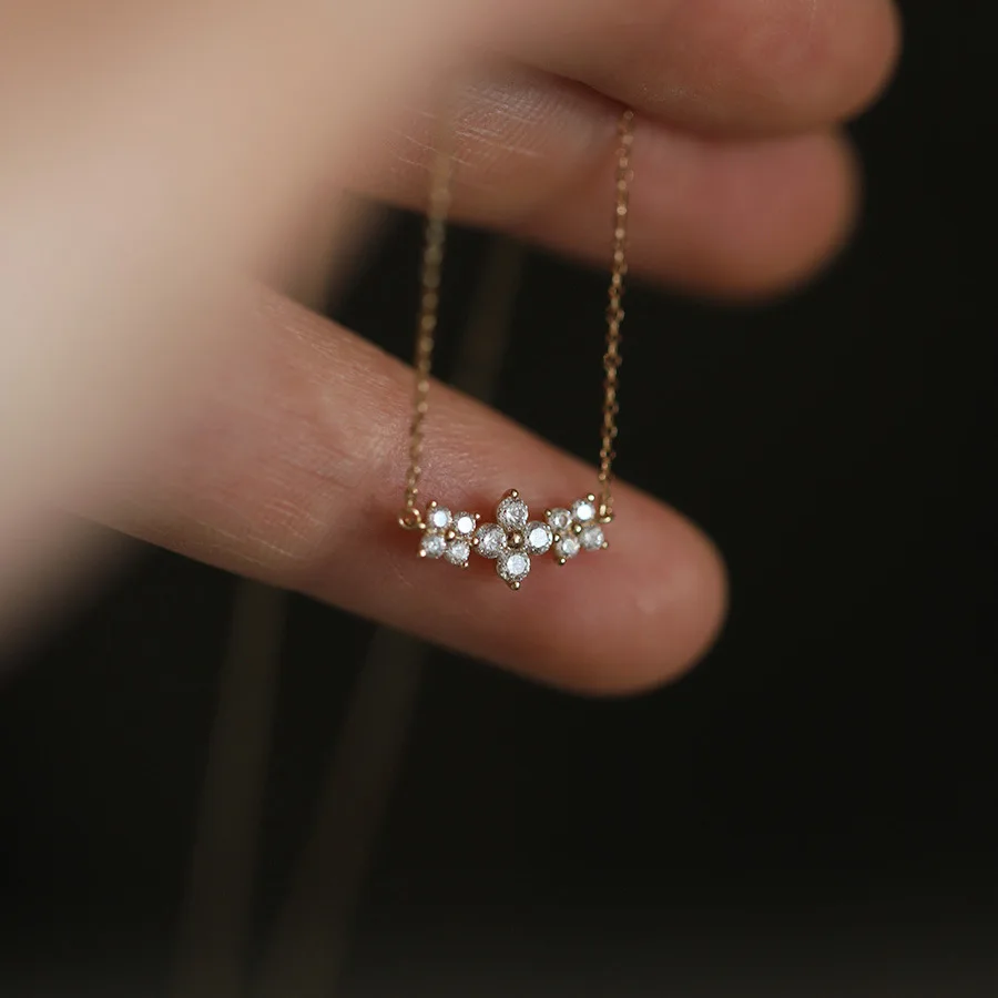 IOGOU D0.88CT 3 мм и 2,5 мм муассанит с бриллиантом и цветком клевера, ожерелье для женщин, настоящая серебряная цепочка 925 пробы, ювелирные изделия, подарок на день Святого Валентина
IOGOU D0.88CT 3 мм и 2,5 мм муассанит с бриллиантом и цветком клевера, ожерелье для женщин, настоящая серебряная цепочка 925 пробы, ювелирные изделия, подарок на день Святого Валентина