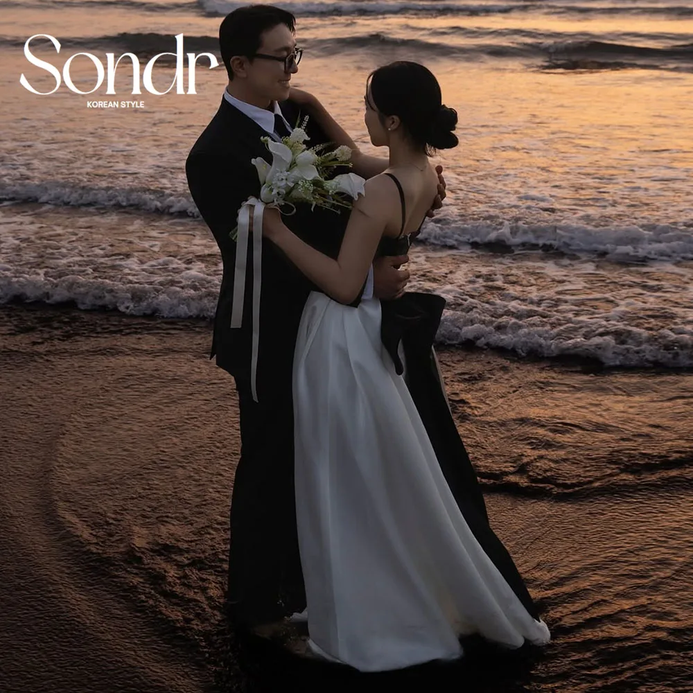 Sondr Customized Korean Wedding Dresses Jeju Island Photo Shoot Gown Spaghetti Straps Black and Ivory Satin Evening Party Dress
Sondr Customized Korean Wedding Dresses Jeju Island Photo Shoot Gown Spaghetti Straps Black and Ivory Satin Evening Party Dress