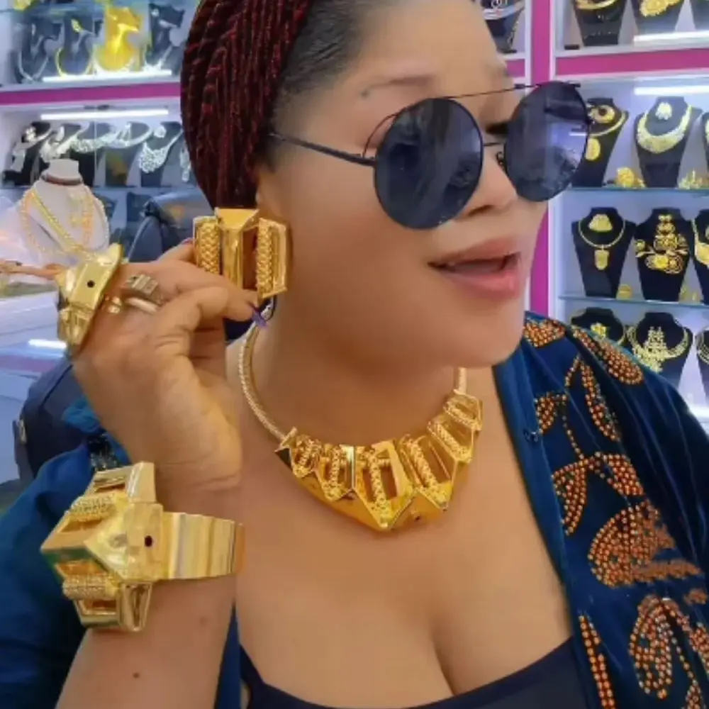 Hot Selling Italian Gold Plated Jewelry Women's Wedding Party Banquet Big Pendant Light Weight Bold Jewelry Sets FHK16697
Hot Selling Italian Gold Plated Jewelry Women's Wedding Party Banquet Big Pendant Light Weight Bold Jewelry Sets FHK16697