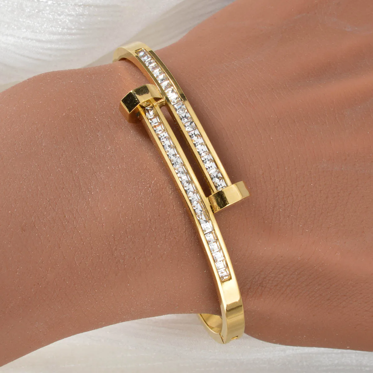 18K Gold Color Zircon Artistic Open Bracelet Lucky Fashion Crystal Inlaid Adjustable Bracelet Party Jewelry Accessories Gifts
18K Gold Color Zircon Artistic Open Bracelet Lucky Fashion Crystal Inlaid Adjustable Bracelet Party Jewelry Accessories Gifts