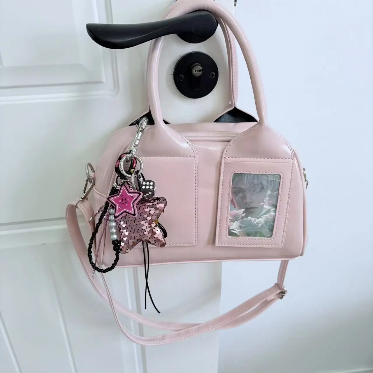 Vintage Messenger Bag Women's Matte Leather Pink Crossbody Bag Fashion Patent Leather Handheld Pillow Bag Ladies Commuter Tote
Vintage Messenger Bag Women's Matte Leather Pink Crossbody Bag Fashion Patent Leather Handheld Pillow Bag Ladies Commuter Tote