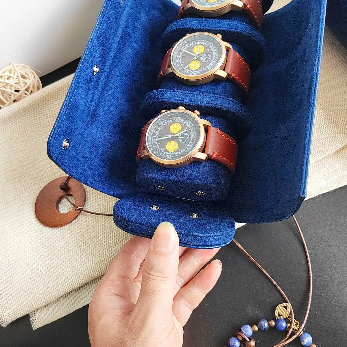 Watch Roll Travel Leather Case Brown Single Watch Gift Box with Pillow for Men Anniversary Birthday
Watch Roll Travel Leather Case Brown Single Watch Gift Box with Pillow for Men Anniversary Birthday