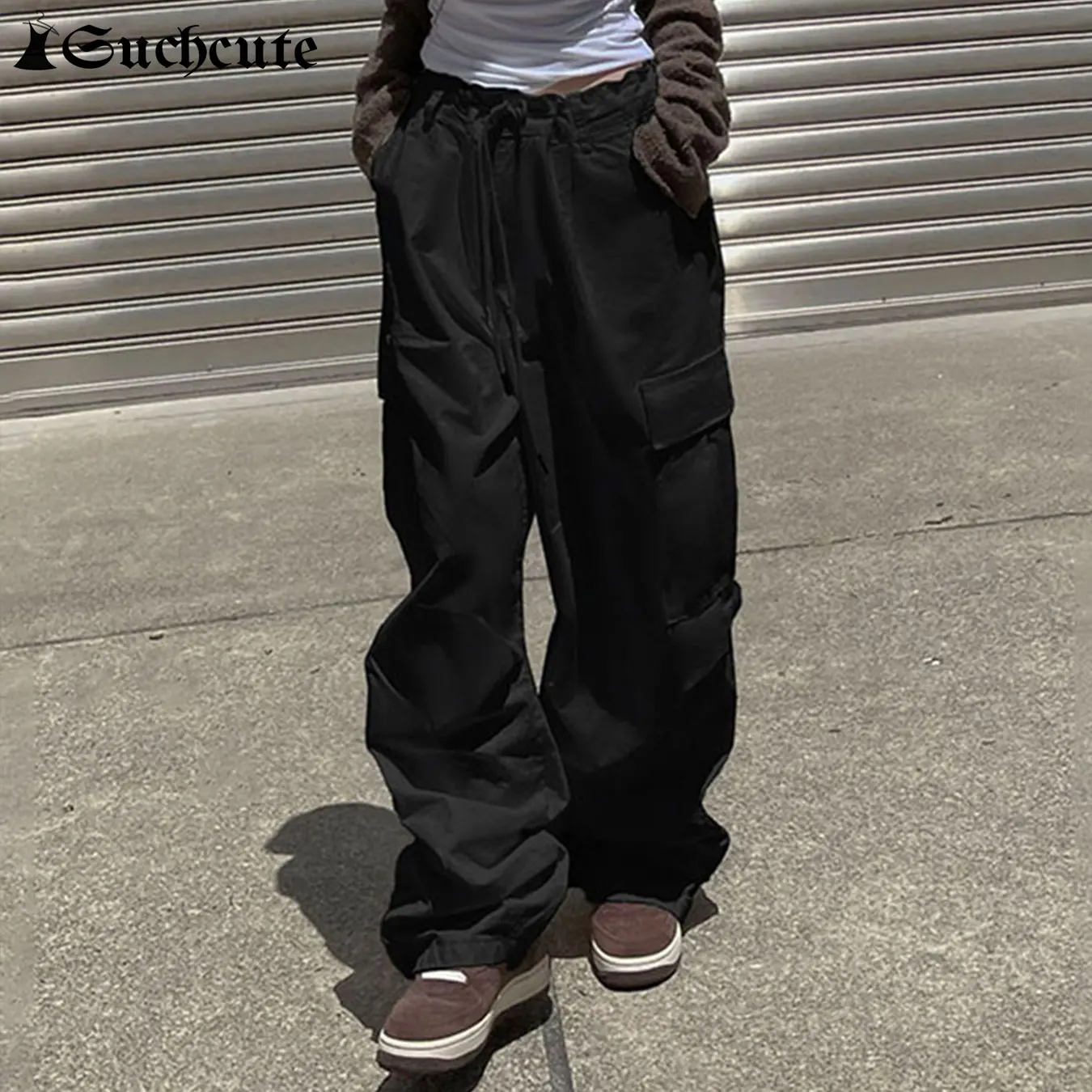 SUCHCUTE Streetwear Woven Cargo Pants Women Harajuku Low Rise Drawstring Multi-Pocket Pants women Y2k Baggy Trouser 2025 Grunge
SUCHCUTE Streetwear Woven Cargo Pants Women Harajuku Low Rise Drawstring Multi-Pocket Pants women Y2k Baggy Trouser 2025 Grunge
