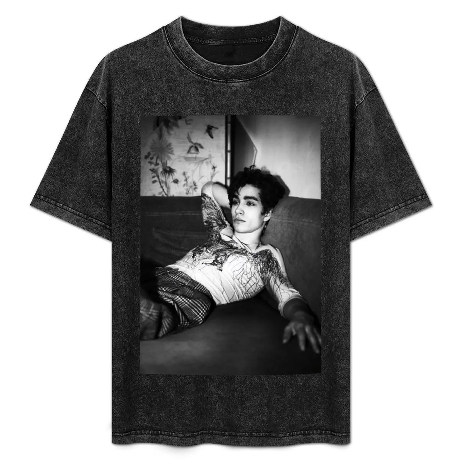 Robert Sheehan Misfits Black and White Photo T-Shirt Creative Graphic Tee Shirt
Robert Sheehan Misfits Black and White Photo T-Shirt Creative Graphic Tee Shirt
