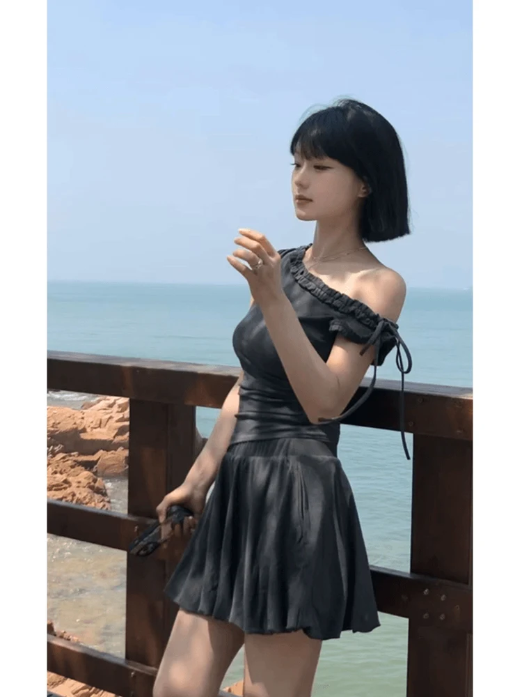 Gray Pure Desire Fashion Set with Knot One Shoulder Collar Wood Grain Half Skirt Two Piece Women's Suit Parkyeon Brand
Gray Pure Desire Fashion Set with Knot One Shoulder Collar Wood Grain Half Skirt Two Piece Women's Suit Parkyeon Brand