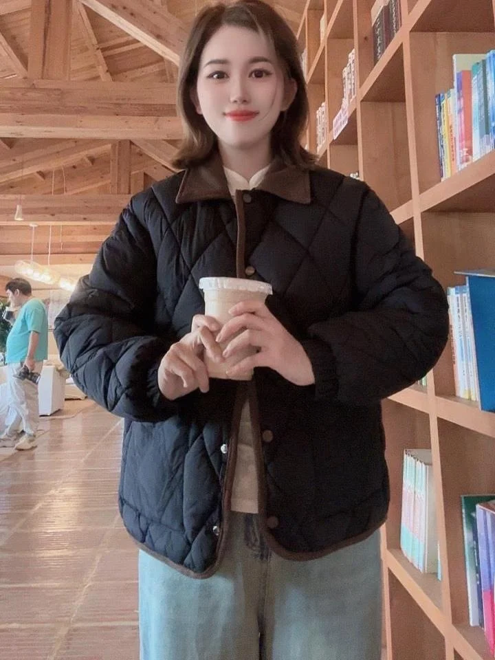 Lightweight Cotton Jaet ort Outerwear Faionable Plaid Design Korean Sle Loose Fit Polyester Fabric Cotton Filling
Lightweight Cotton Jaet ort Outerwear Faionable Plaid Design Korean Sle Loose Fit Polyester Fabric Cotton Filling