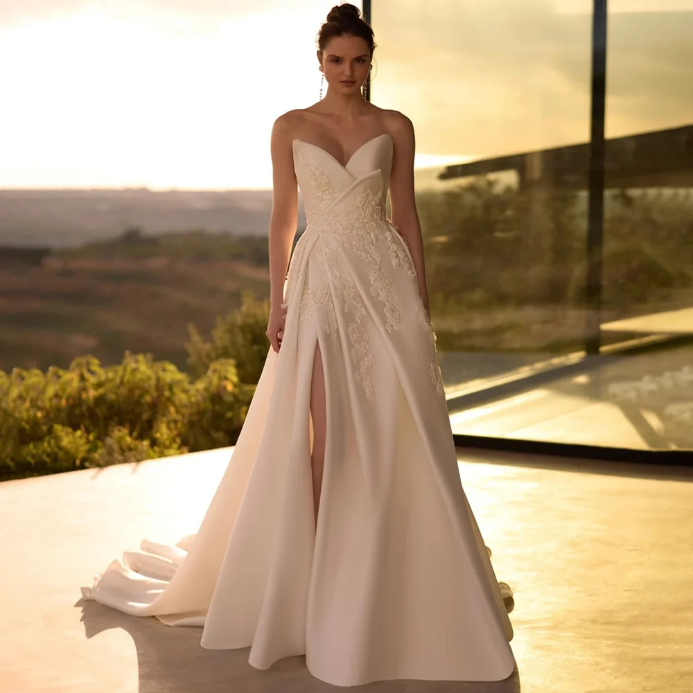 Off white Off Shoulder Wedding Dress With Lace Appliques A Line Satin Bridal Gown Customized Evening Dresses For Wedding
Off white Off Shoulder Wedding Dress With Lace Appliques A Line Satin Bridal Gown Customized Evening Dresses For Wedding