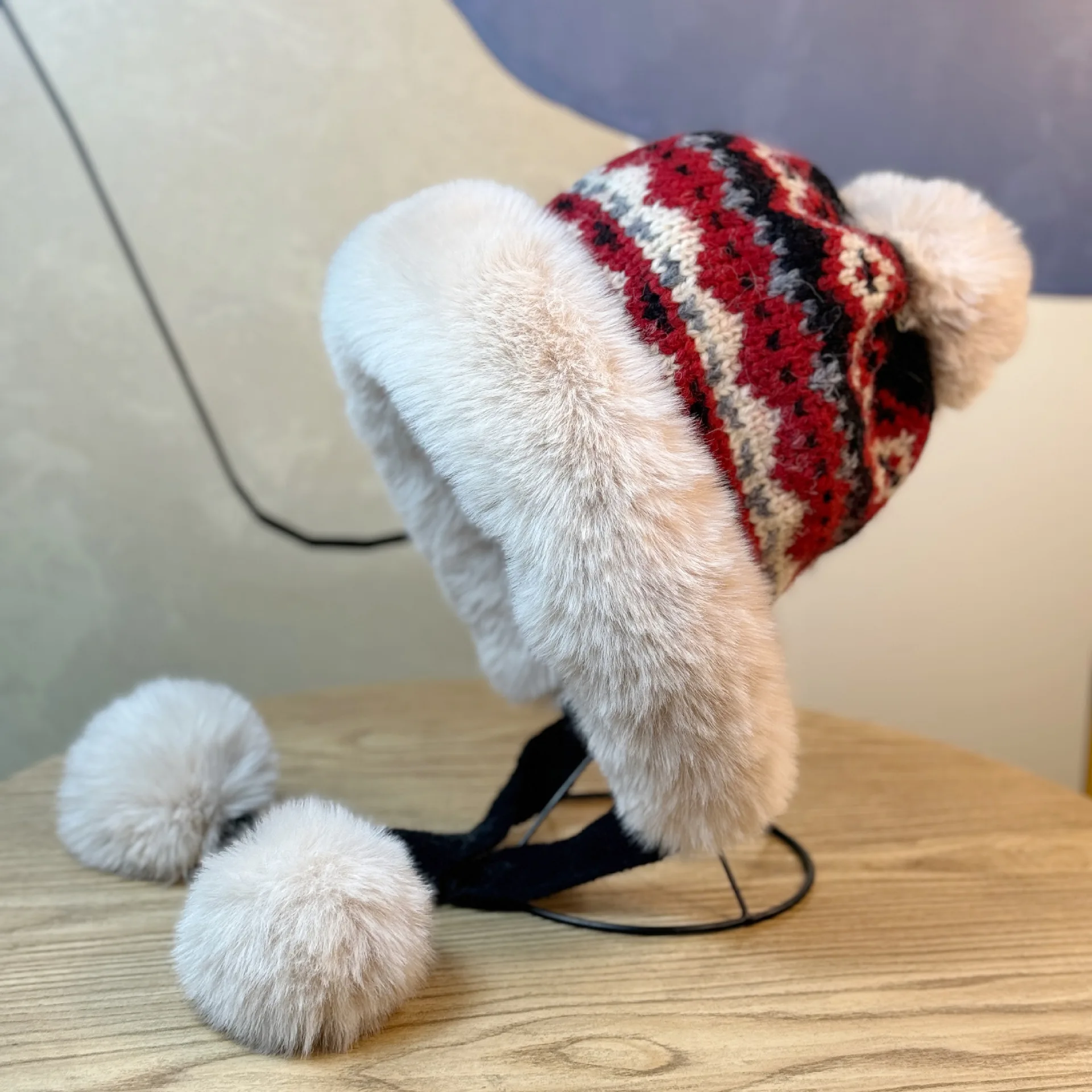 Зимняя новая стильная бархатная теплая шапка Lei Feng, уличная морозостойкая шерстяная вязаная шапка с защитой ушей, женская милая повседневная шапка
Зимняя новая стильная бархатная теплая шапка Lei Feng, уличная морозостойкая шерстяная вязаная шапка с защитой ушей, женская милая повседневная шапка