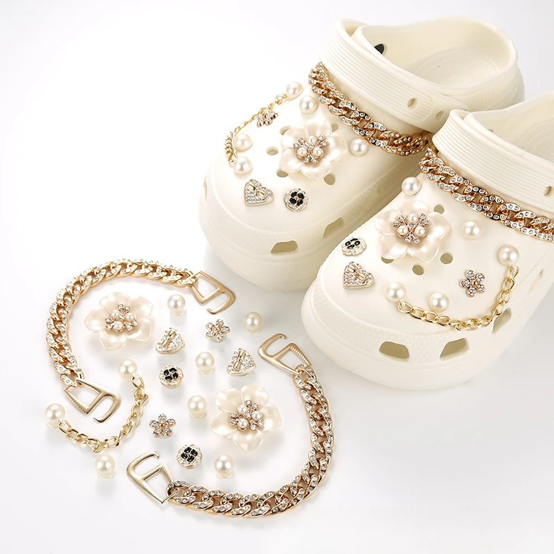 18 pcs DIY hole shoes accessories ins shoe flower shoe buckle decorative pearl crystal small fragrant wind cartoon bear premium
18 pcs DIY hole shoes accessories ins shoe flower shoe buckle decorative pearl crystal small fragrant wind cartoon bear premium