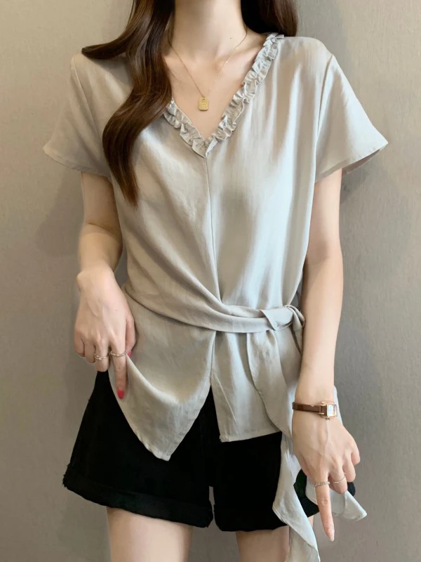 Elegant V-Neck Short-Sleeve Shirt Women's plus Size Belted Waist Tie Top Korean Style Commute Fashion Loose Fit Summer New Ar...
Elegant V-Neck Short-Sleeve Shirt Women's plus Size Belted Waist Tie Top Korean Style Commute Fashion Loose Fit Summer New Ar...