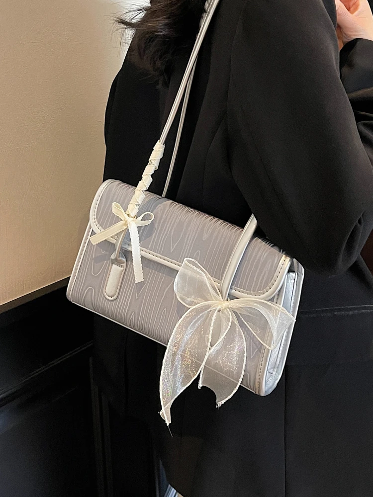 Fashionable Women Shoulder Bags Korean Style Leisure Bow Decoration Underarm Pack Spring Summer Large Capacity Chic Handbags
Fashionable Women Shoulder Bags Korean Style Leisure Bow Decoration Underarm Pack Spring Summer Large Capacity Chic Handbags