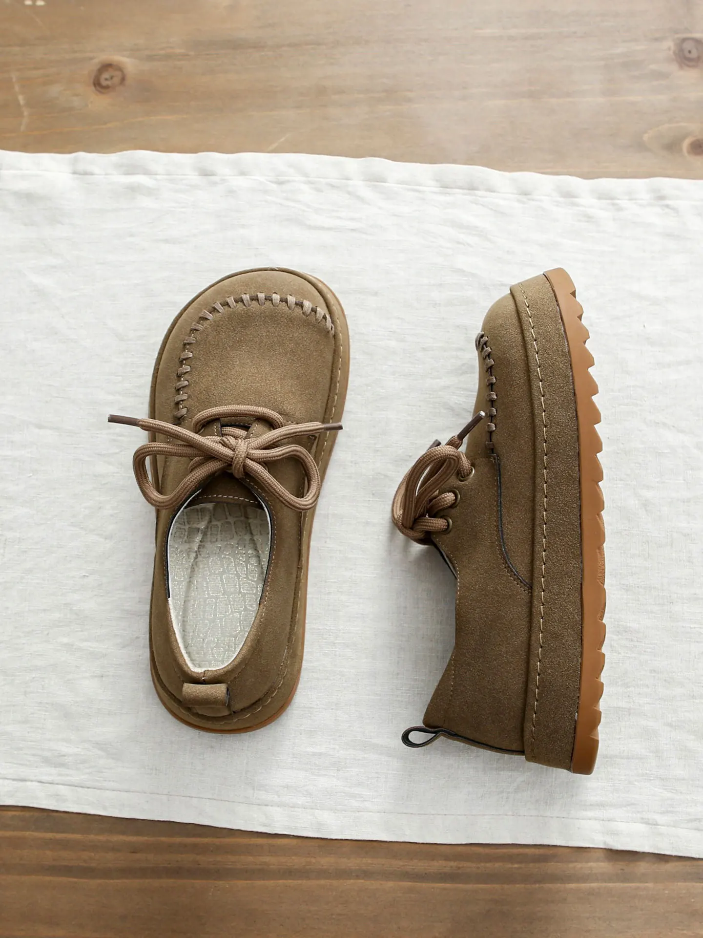 Autumn New Style Matte Velvet Retro Artistic Big Head Flat Bottom Casual Loafers Handmade Slip-On Shoes for Young Women
Autumn New Style Matte Velvet Retro Artistic Big Head Flat Bottom Casual Loafers Handmade Slip-On Shoes for Young Women