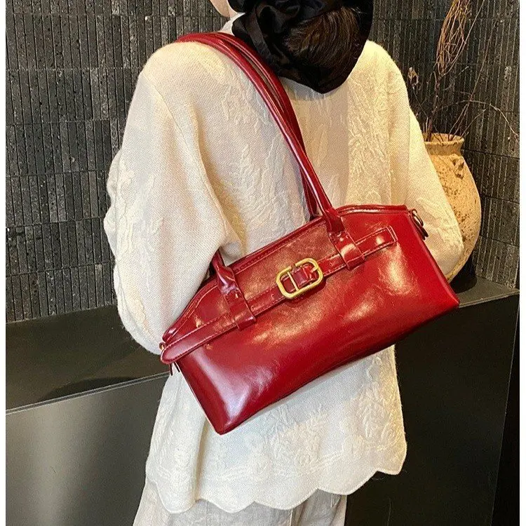 Винтажная женская сумка-подушка 2025 года: роскошная текстура, универсальная модель для работы и повседневного использования, на плечо и через плечо
Винтажная женская сумка-подушка 2025 года: роскошная текстура, универсальная модель для работы и повседневного использования, на плечо и через плечо