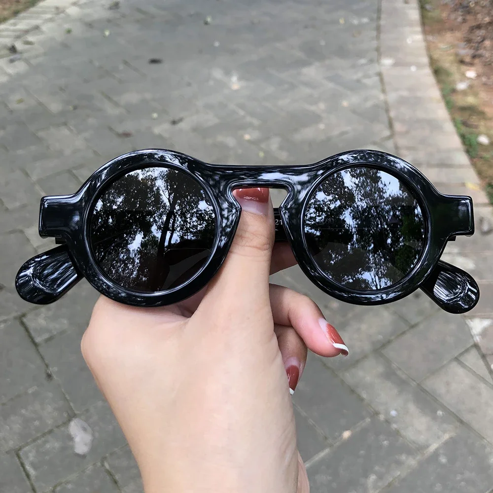 New Luxury Designer Women's Sunglasses Classic Vintage Round Frame Men Handmade Eyeglasses Unisex Polarized UV400 Sun Glasses
New Luxury Designer Women's Sunglasses Classic Vintage Round Frame Men Handmade Eyeglasses Unisex Polarized UV400 Sun Glasses