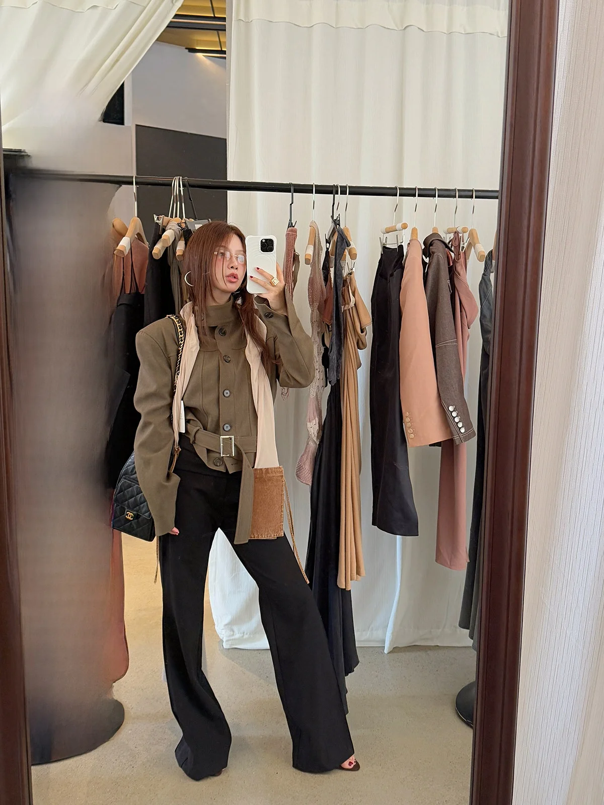 Женская мотоциклетная куртка в ретро-стиле с декоративной тесьмой, осенняя модная верхняя одежда IUIU AJing Home Desire the More You Love
Женская мотоциклетная куртка в ретро-стиле с декоративной тесьмой, осенняя модная верхняя одежда IUIU AJing Home Desire the More You Love