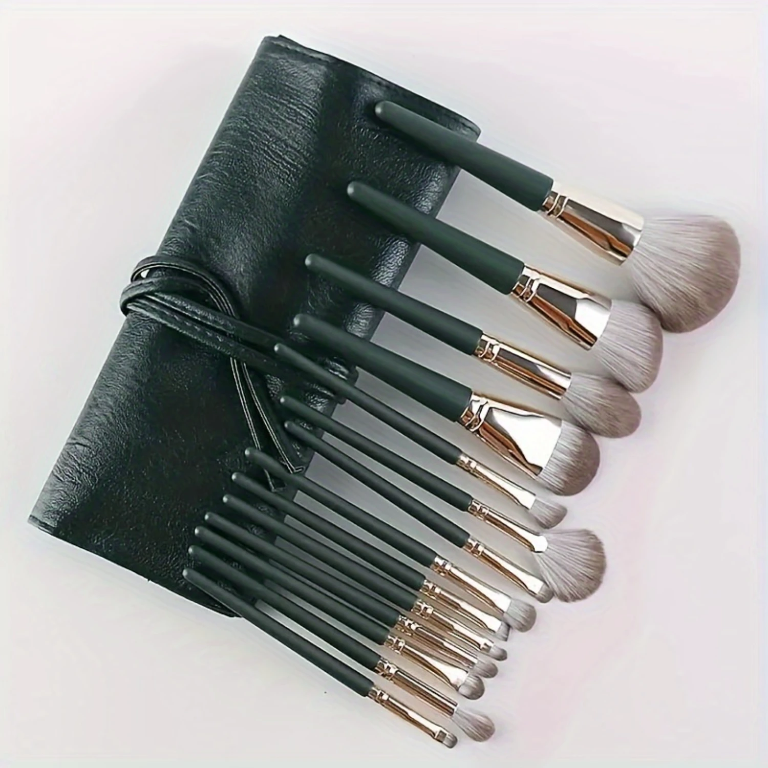 Green Cloud 14-Piece Makeup Brush Set - Super Soft Full Beginner Set for Paint, Powder, and Foundation - Beauty Tools
Green Cloud 14-Piece Makeup Brush Set - Super Soft Full Beginner Set for Paint, Powder, and Foundation - Beauty Tools