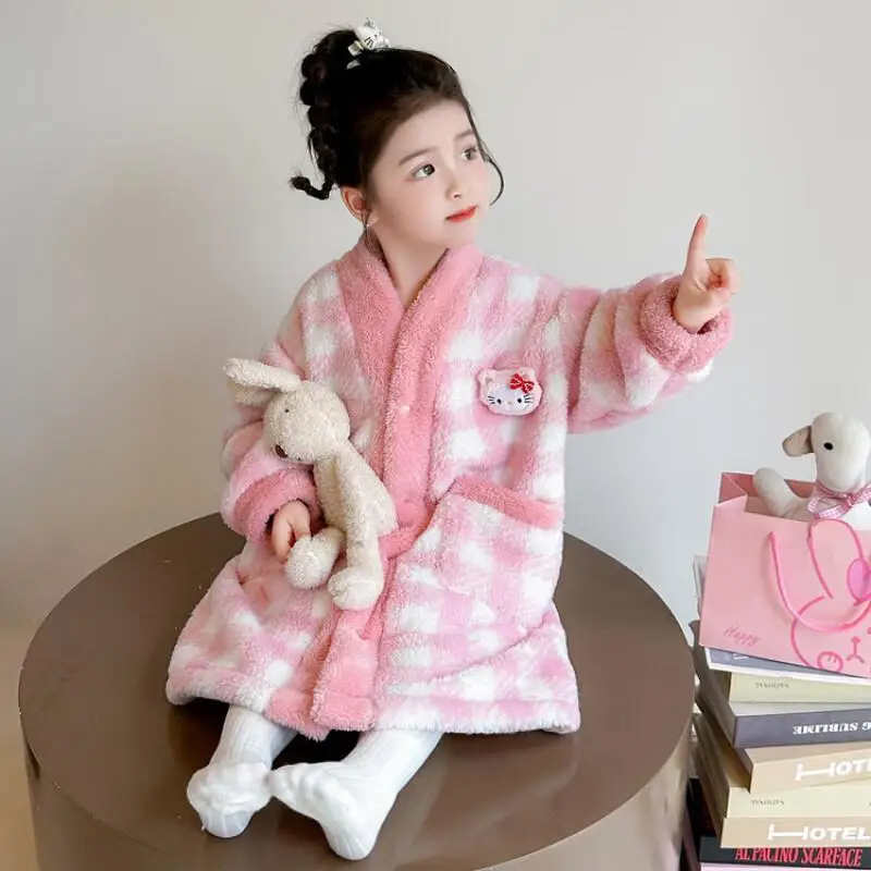 Sanrio Hello Kitty, пижамы для девочек, одежда, впитывающий халат для девочек, осенне-зимний детский спальный халат, утепленный детский стиль
Sanrio Hello Kitty, пижамы для девочек, одежда, впитывающий халат для девочек, осенне-зимний детский спальный халат, утепленный детский стиль