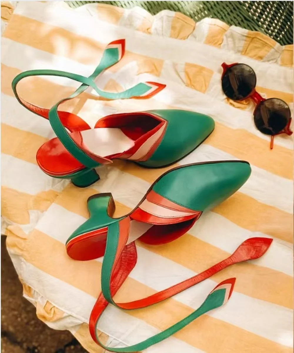 Зелено-красные туфли-лодочки на блочном каблуке с острым носком, ремешком и открытой пяткой в стиле ретро-модерн для банкетов
Зелено-красные туфли-лодочки на блочном каблуке с острым носком, ремешком и открытой пяткой в стиле ретро-модерн для банкетов